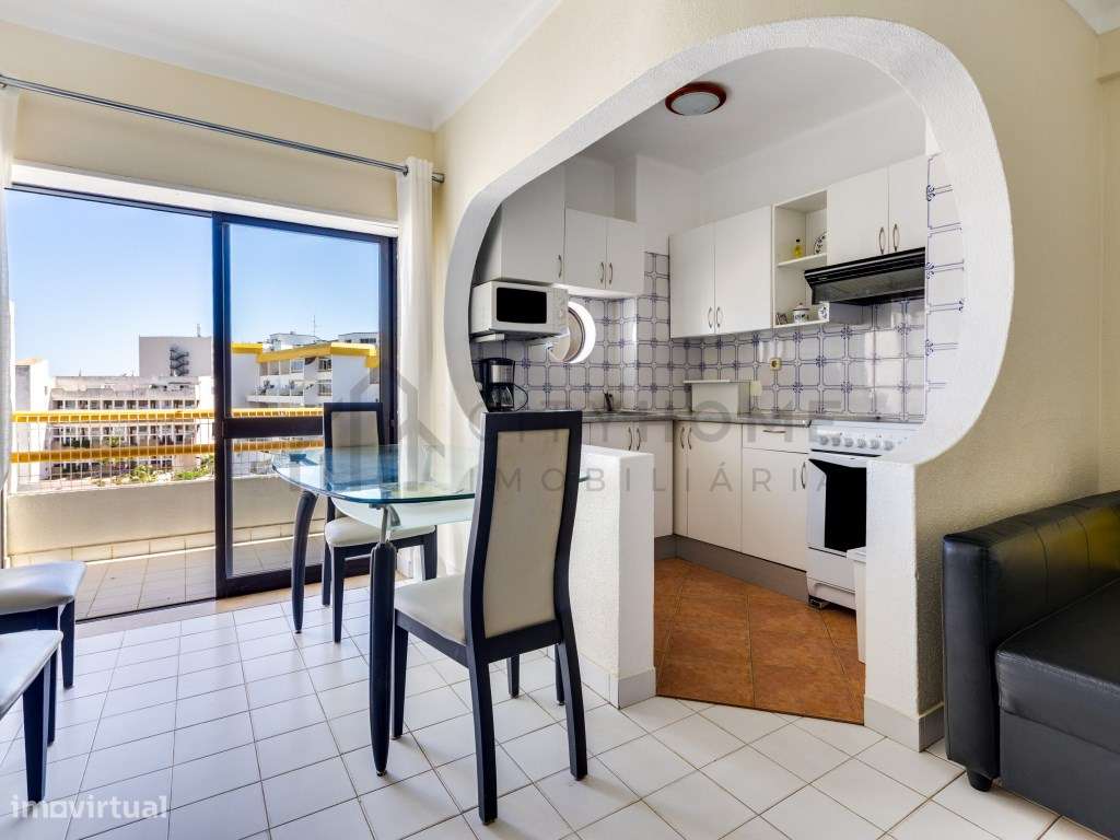 Apartamento T1 com Piscina e Varandas em Albufeira-10