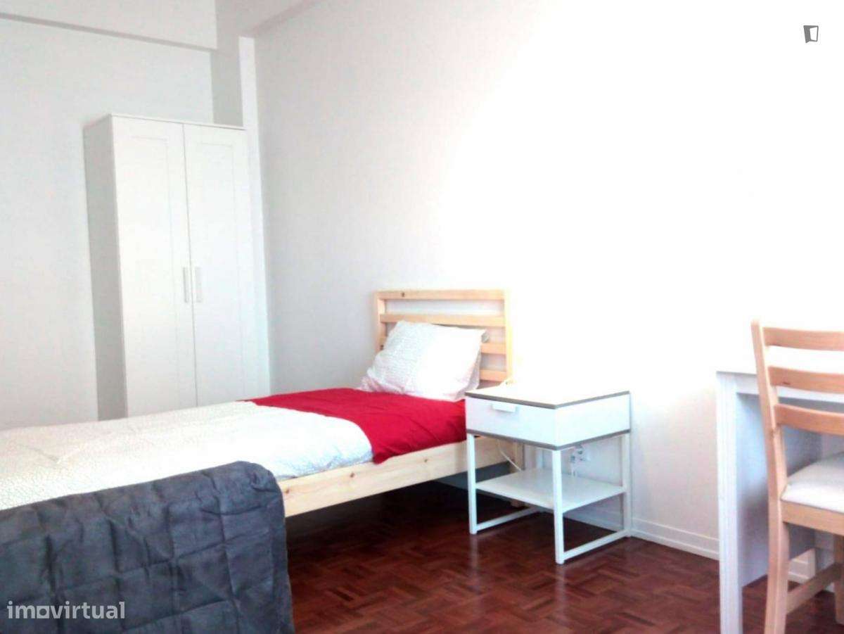 Quarto - localizado em Benfica Lisbon - Grande imagem: 2/6