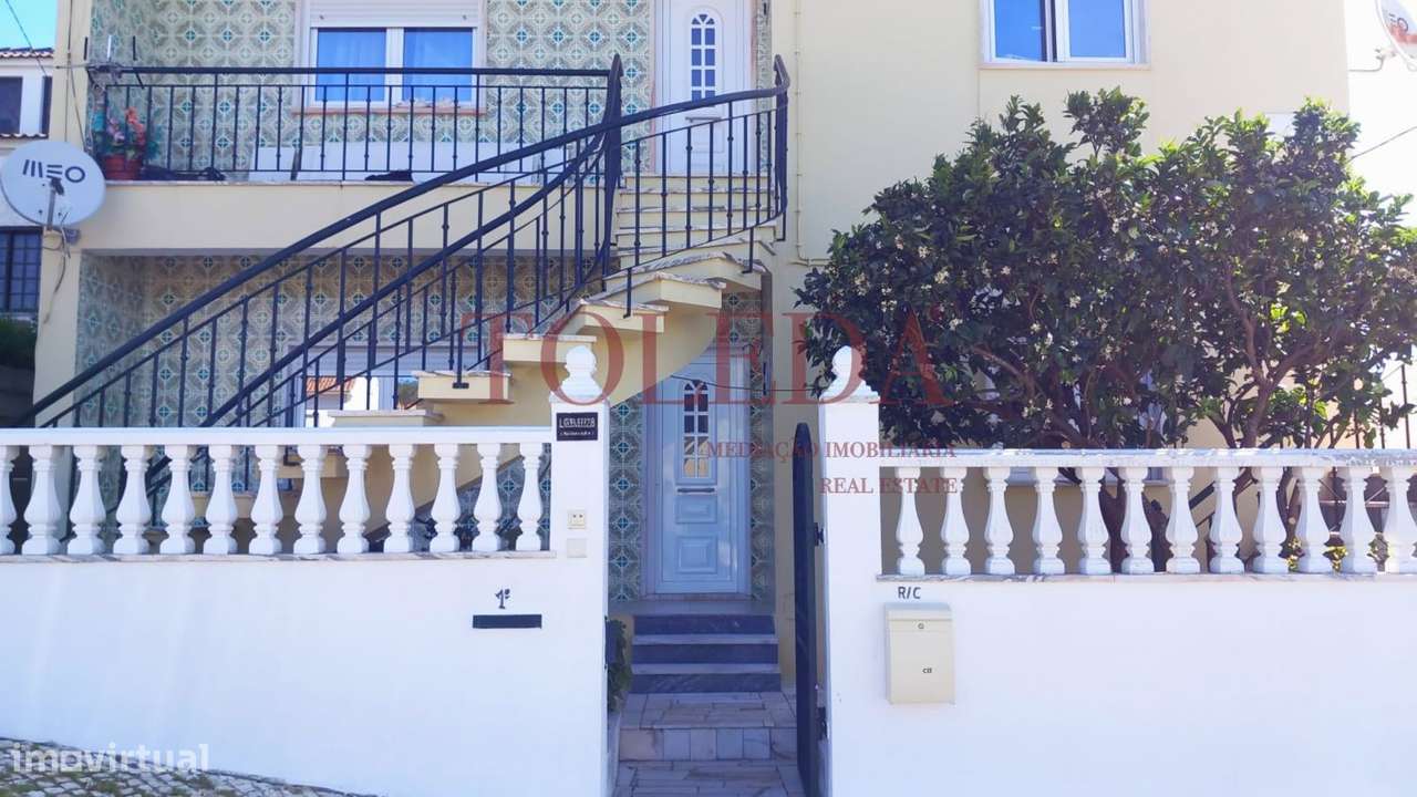 Moradia Bifamiliar com 2 T3 em Vialonga-25