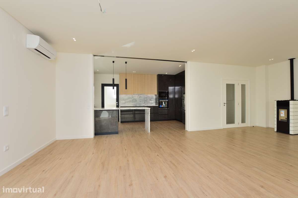 Moradia T4 c/ Certificação Energética A+ | Aveiras de Cima-20