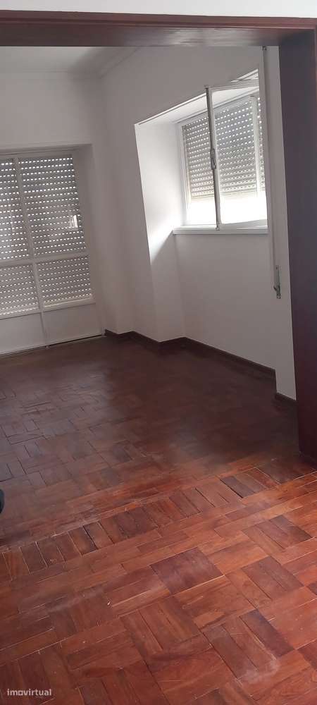Alugo Apartamento T2 na Rua Mocambique - COIMBRA - Grande imagem: 4/7