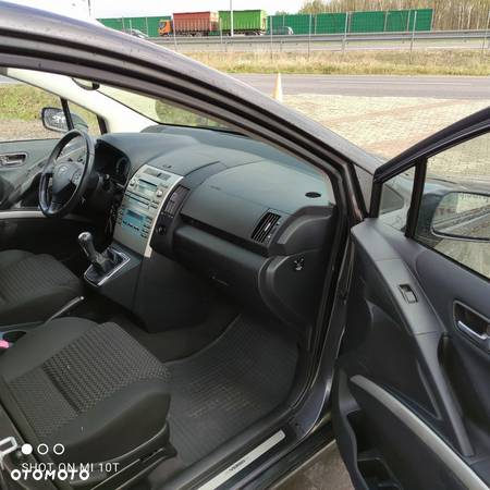 Toyota Corolla Verso - 25