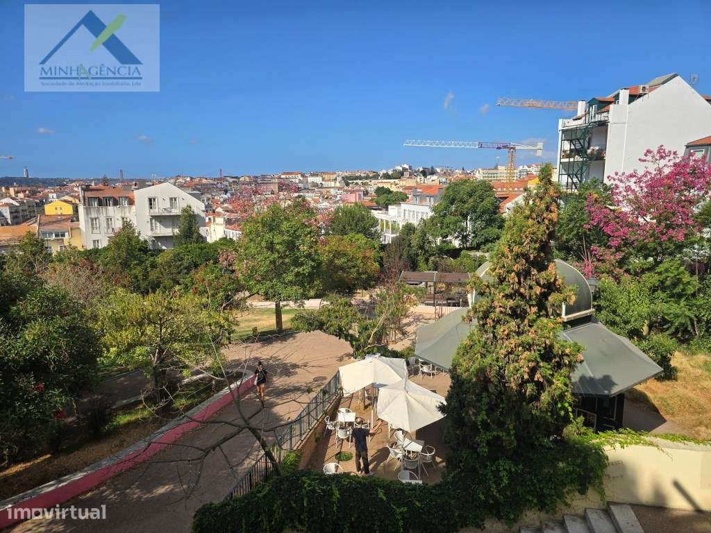 Apartamento T2 junto ao Jardim da Graça em Lisboa-16