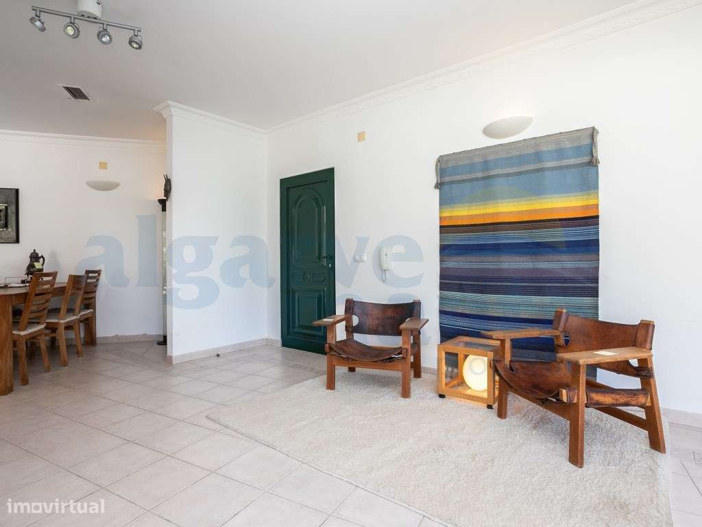 Moradia T5 com Jardim e Piscina + Lote Urbano para construção - Cas...-10