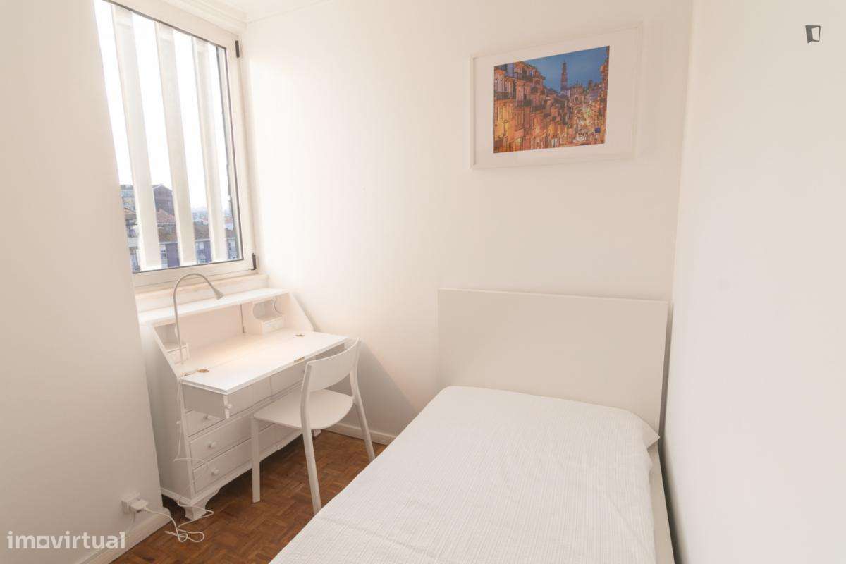 Quarto - localizado em Vila nova de gaia - Grande imagem: 5/7