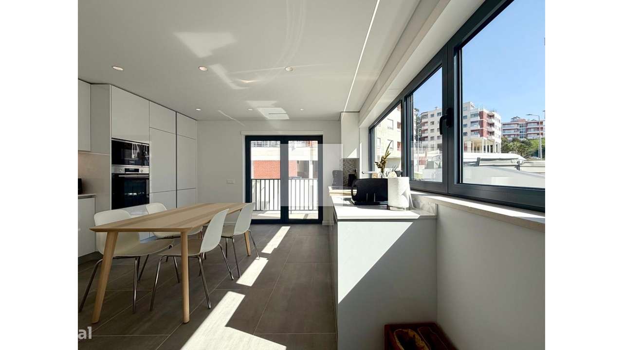 Moradia T4 Nova e Completa-9