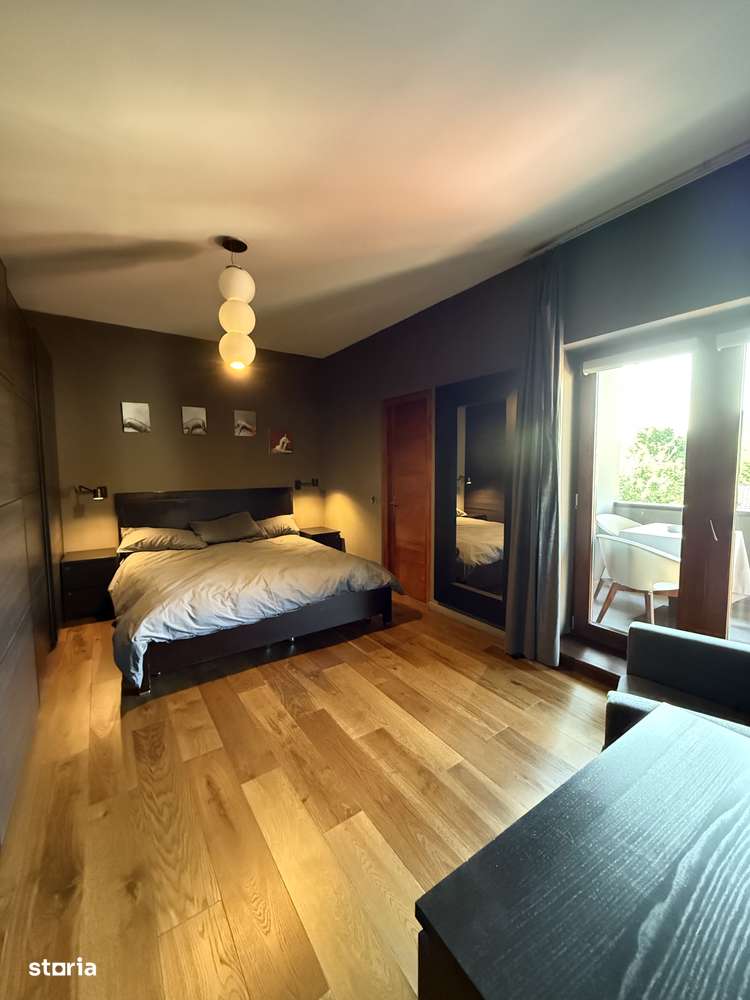 Apartament ultracentral cu 3 camere de vânzare - Imagine principală: 2/3