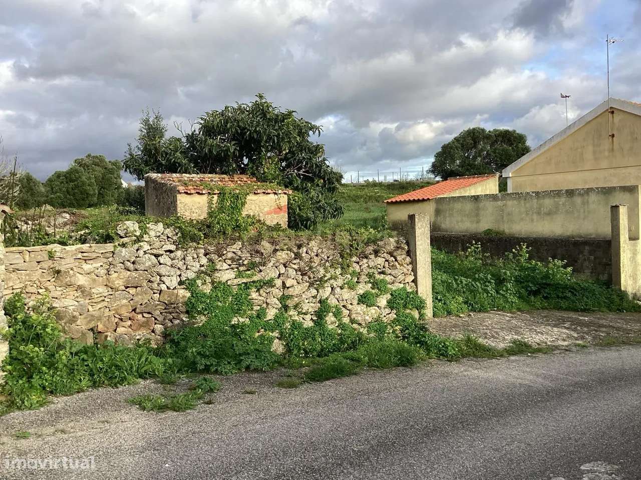 Excelente terreno rústico na localidade de Catribana. - Grande imagem: 2/57