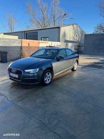 Audi A4 2.0 TDI quattro S tronic Design - 2