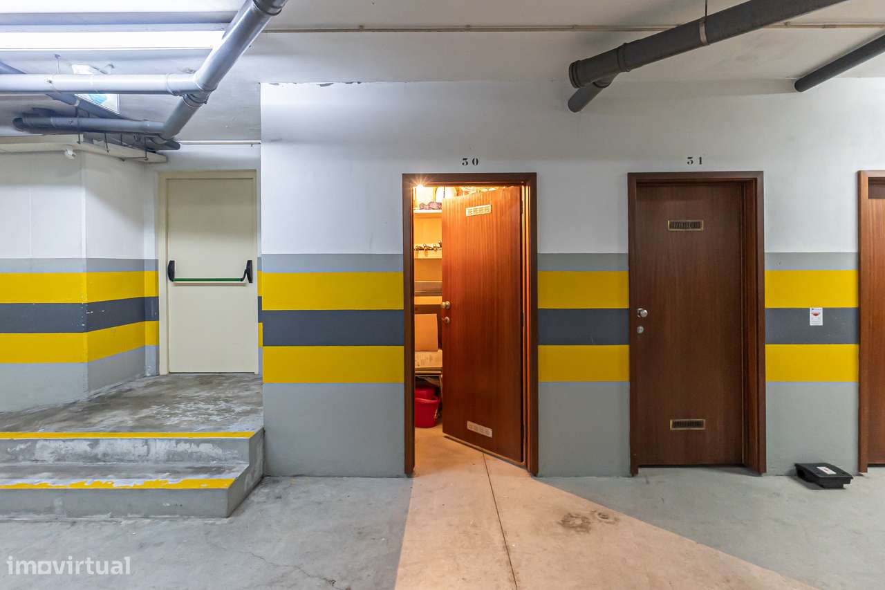 T2 no Último Piso | Condomínio Privado com Piscina | Vista Mar-26