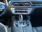 BMW Seria 7 750i xDrive - 12