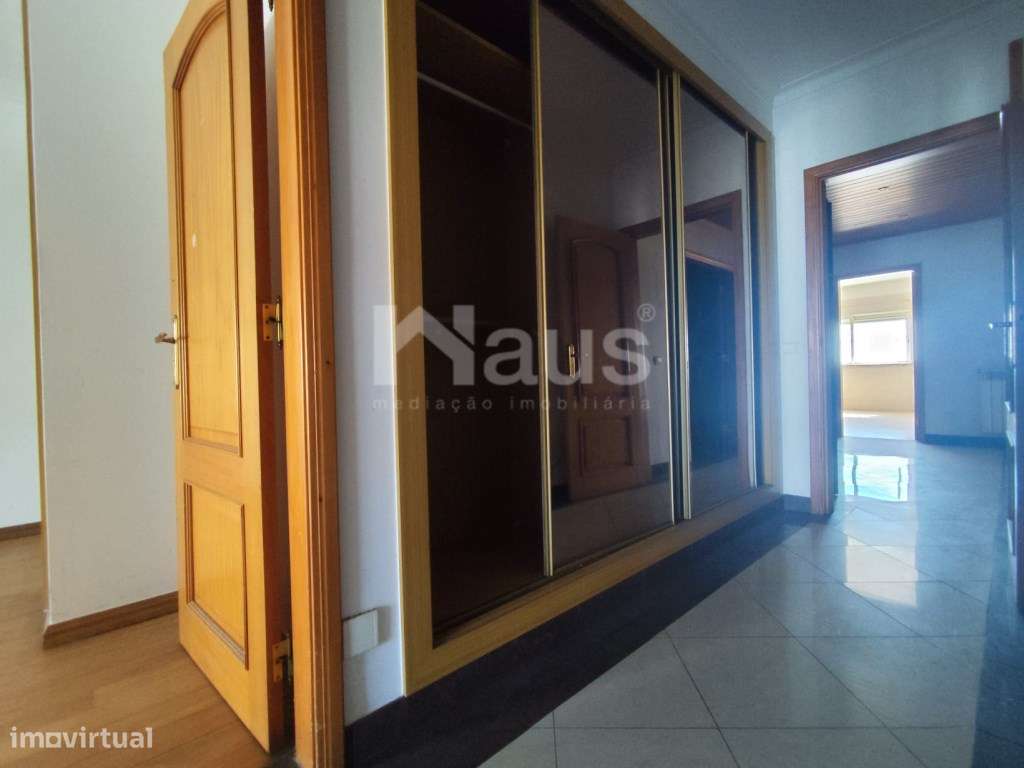 T3 com parqueamento e arrecadação - Grande imagem: 5/16