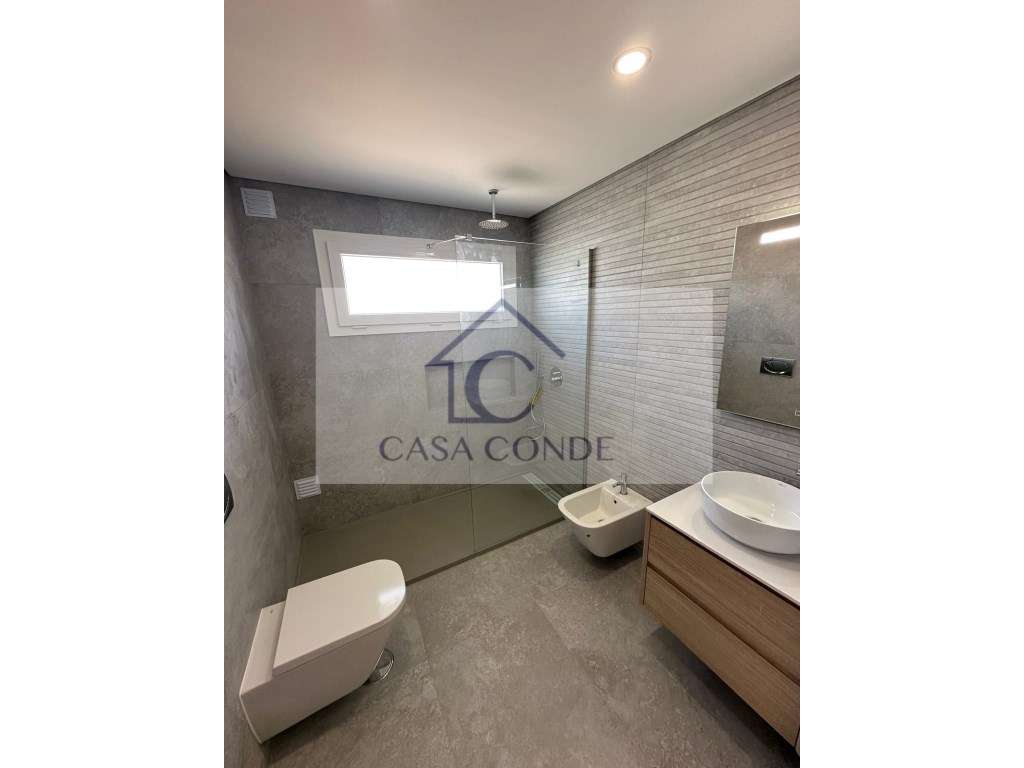 Moradia Geminada T4 c/Piscina-10