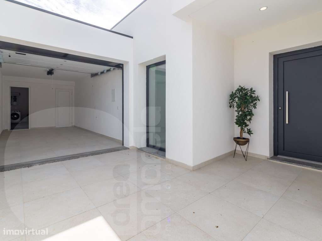 Moradia Moderna Térrea T3 com Piscina | Zona Tranquila, Excelente Q... - Grande imagem: 2/30