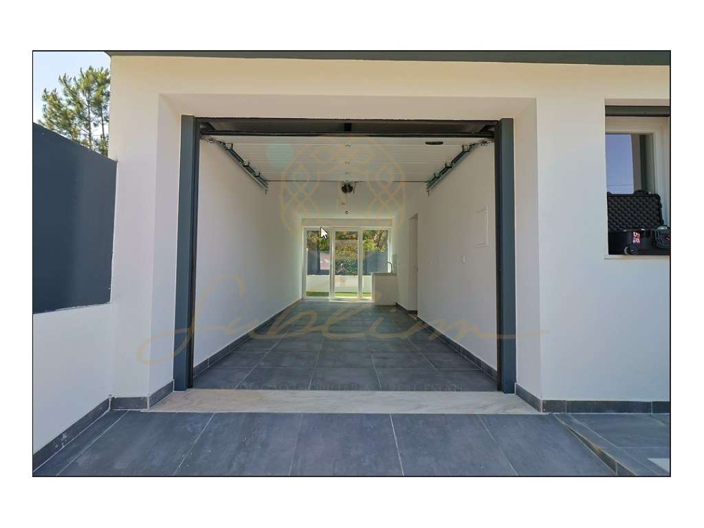 Moradia Nova com 4 Assoalhadas, Garagem Box e Piscina!-8