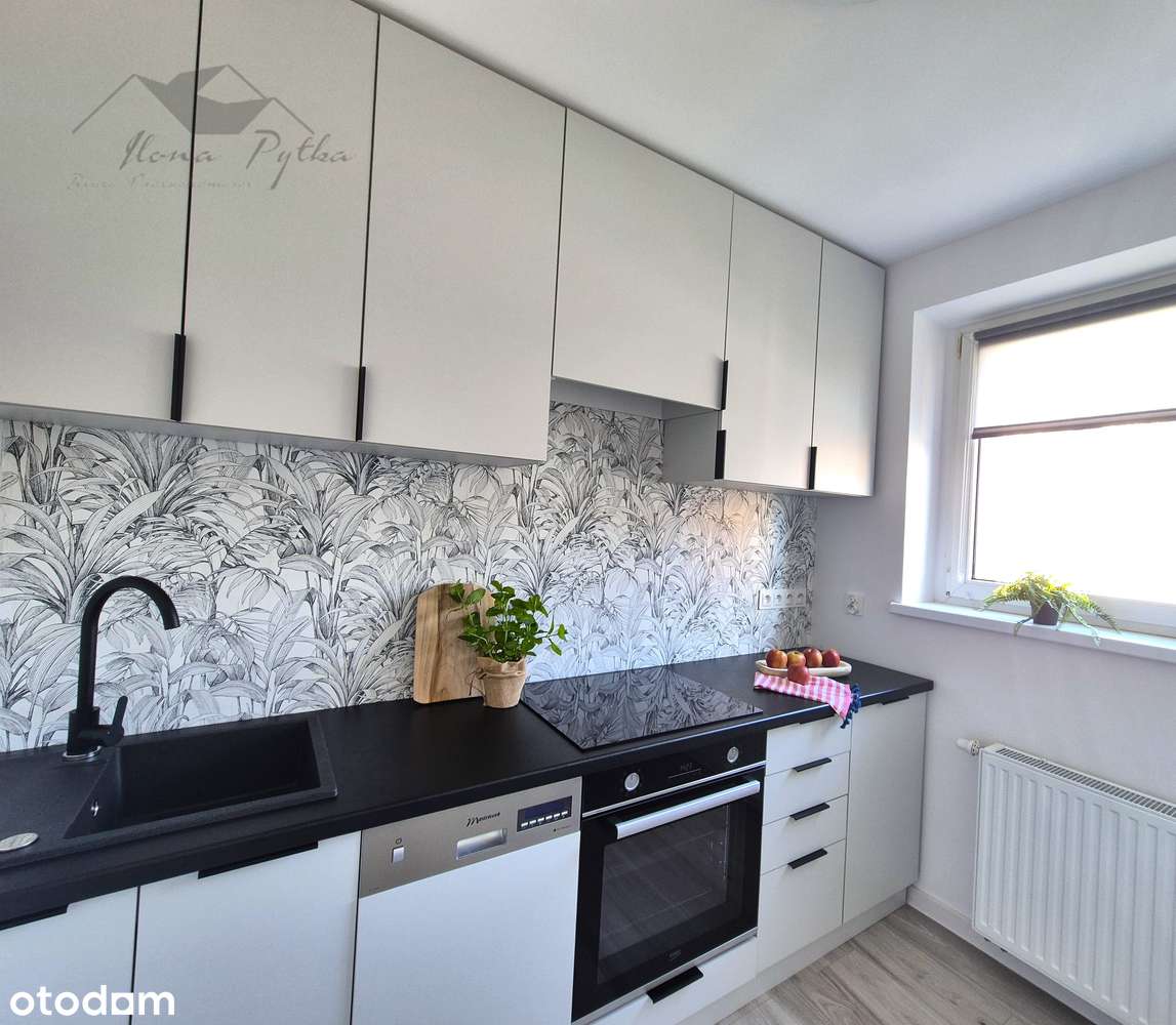 Gotowe do zamieszkania mieszkanie z balkonem w Rynku w Strzelinie.-4