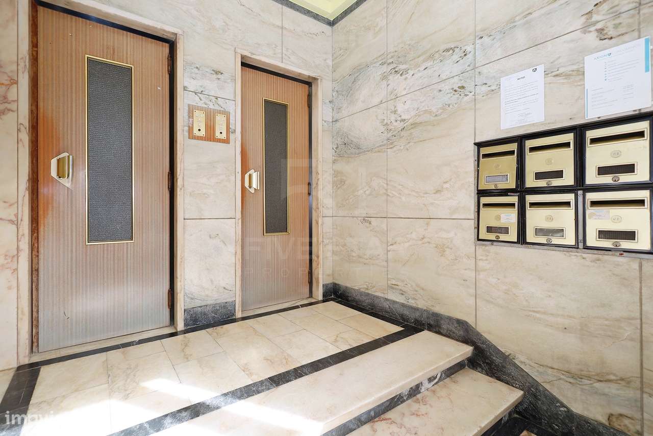 T2 – Renovado - Elevador - Varanda - Graça - Grande imagem: 4/31