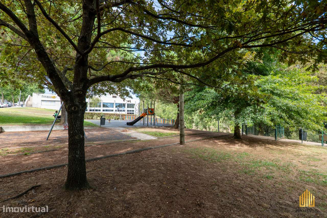 T2 Com Varanda Panorâmica em Urbanização Requintada, ao Aeroporto.-39