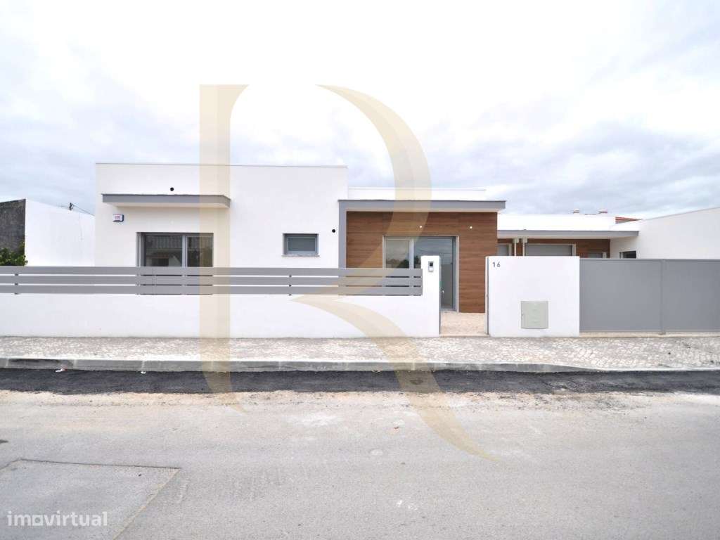 Moradia geminada térrea nova com piscina e garagem em Brejos de Aze... - Grande imagem: 2/26