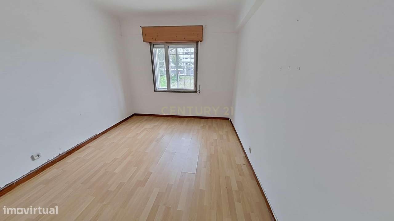 T1 Luminoso com Excelentes  áreas | Elevado Potencial de Valorização - Grande imagem: 5/10