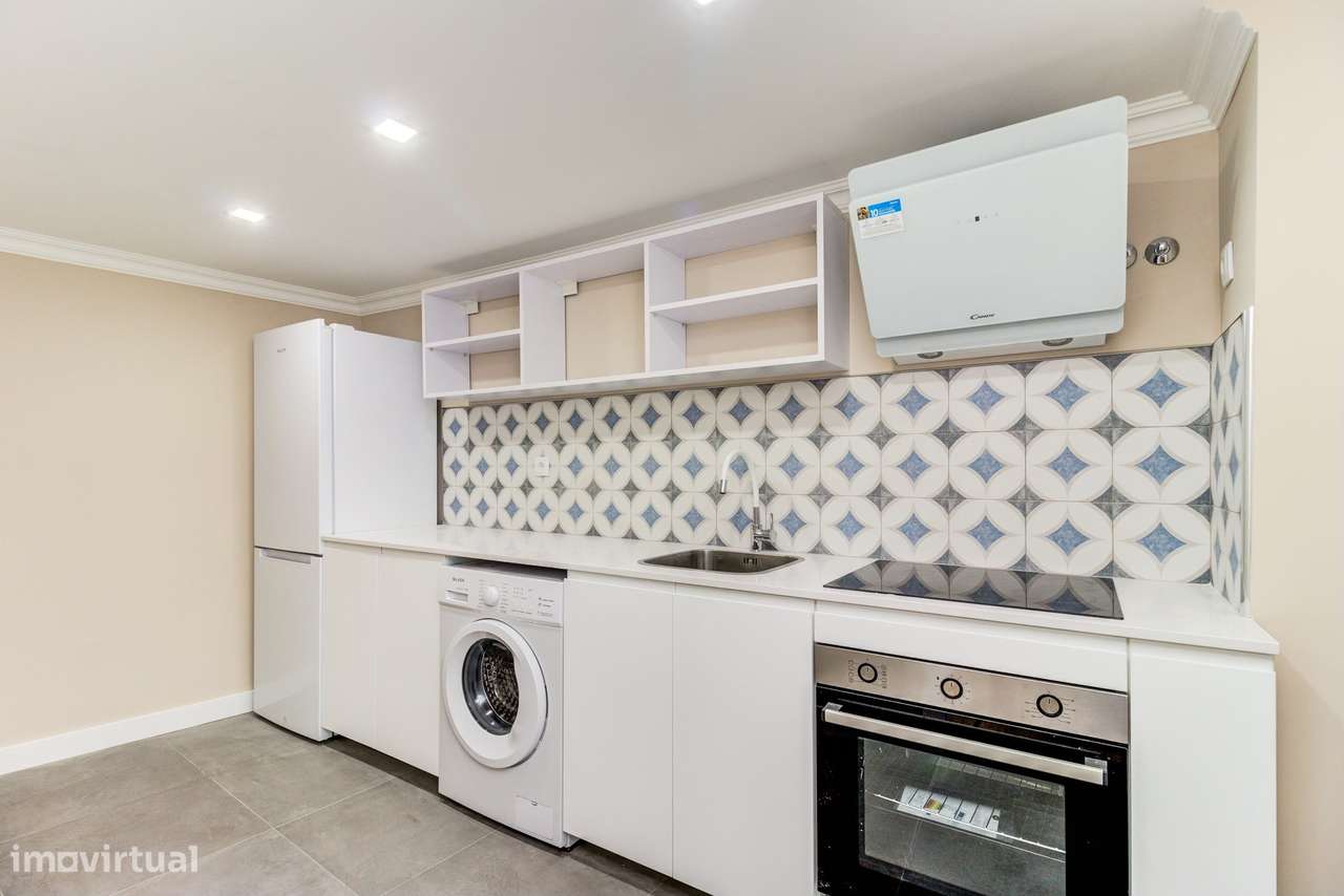 Apartamento T2  com 2 WC | Renovado | Rua do Salvador – Alfama | 1.º A-5
