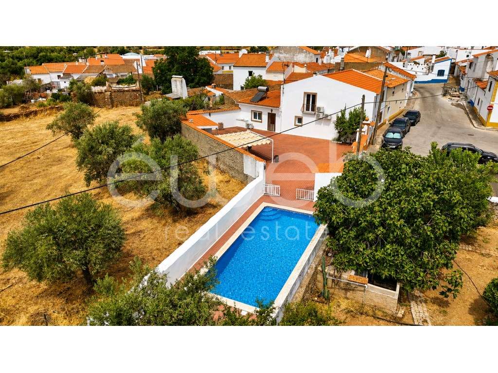 Moradia T4 de Arquitetura Alentejana com Piscina, Motrinos, Regueng...-12