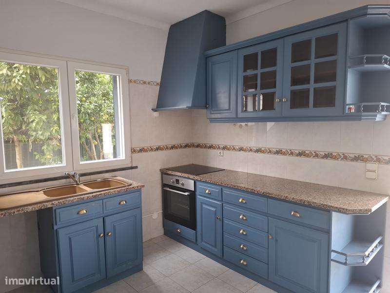 Excelente Moradia Isolada com 5 Ass. Garagem e Tanque - Grande imagem: 2/43