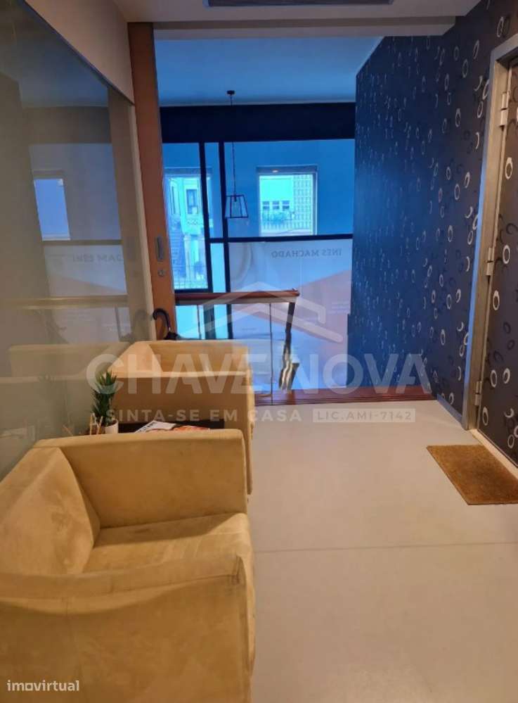 Escritório junto ao Metro Matosinhos Sul - Com Alvará para Restauração-0