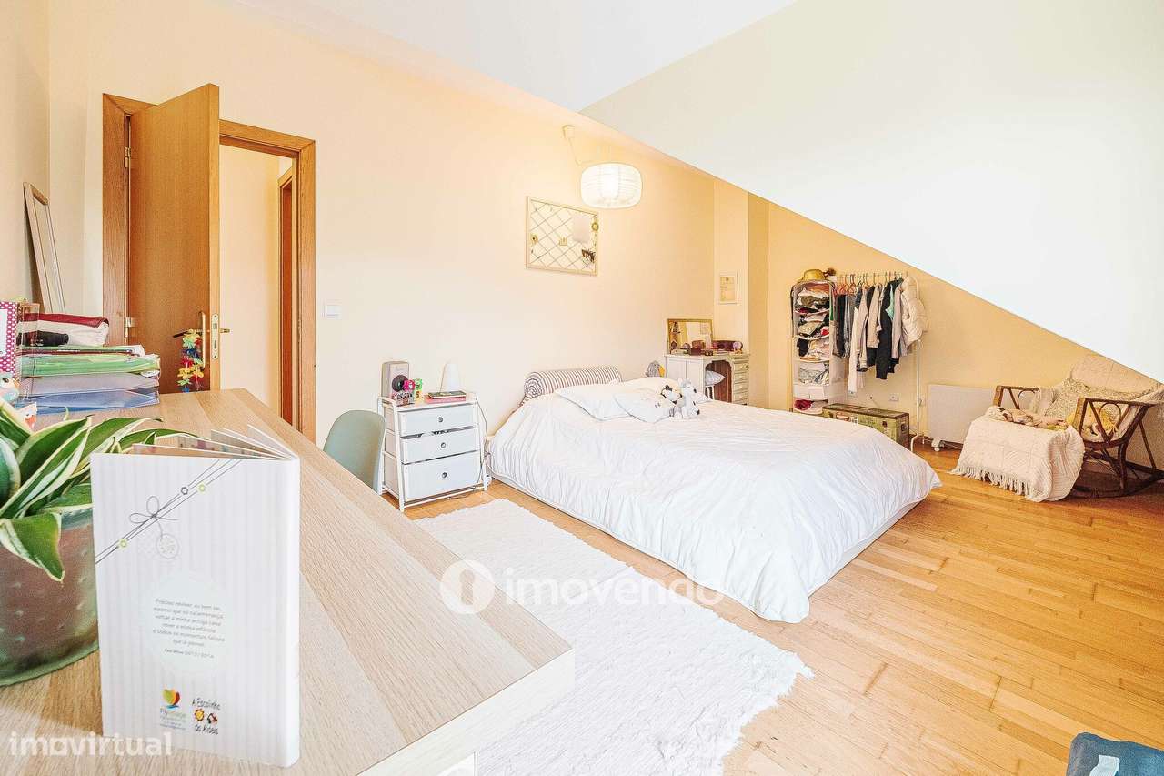 Moradia T5+2 com garagem, em condomínio com piscina, em Murches-36