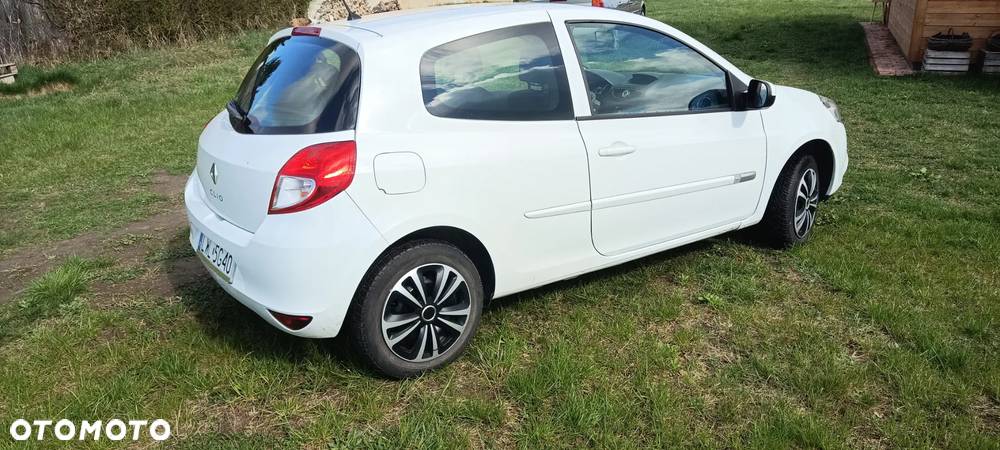 Renault Clio 1.2 16V Authentique - 5