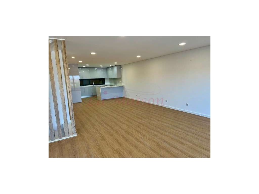 Moradia V5 no centro de Loures-15