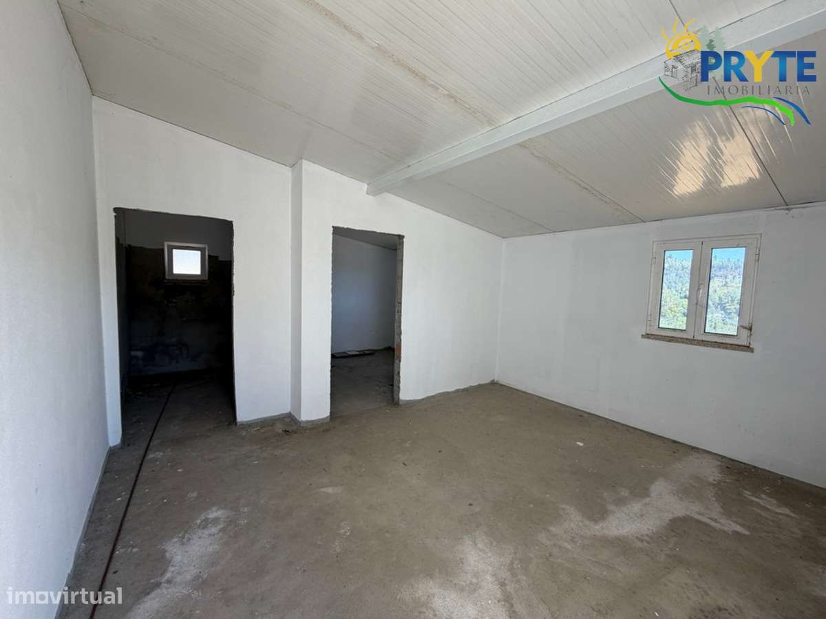 Quinta com moradia T3 , anexos e ruínas em Pedrógão Grande-43