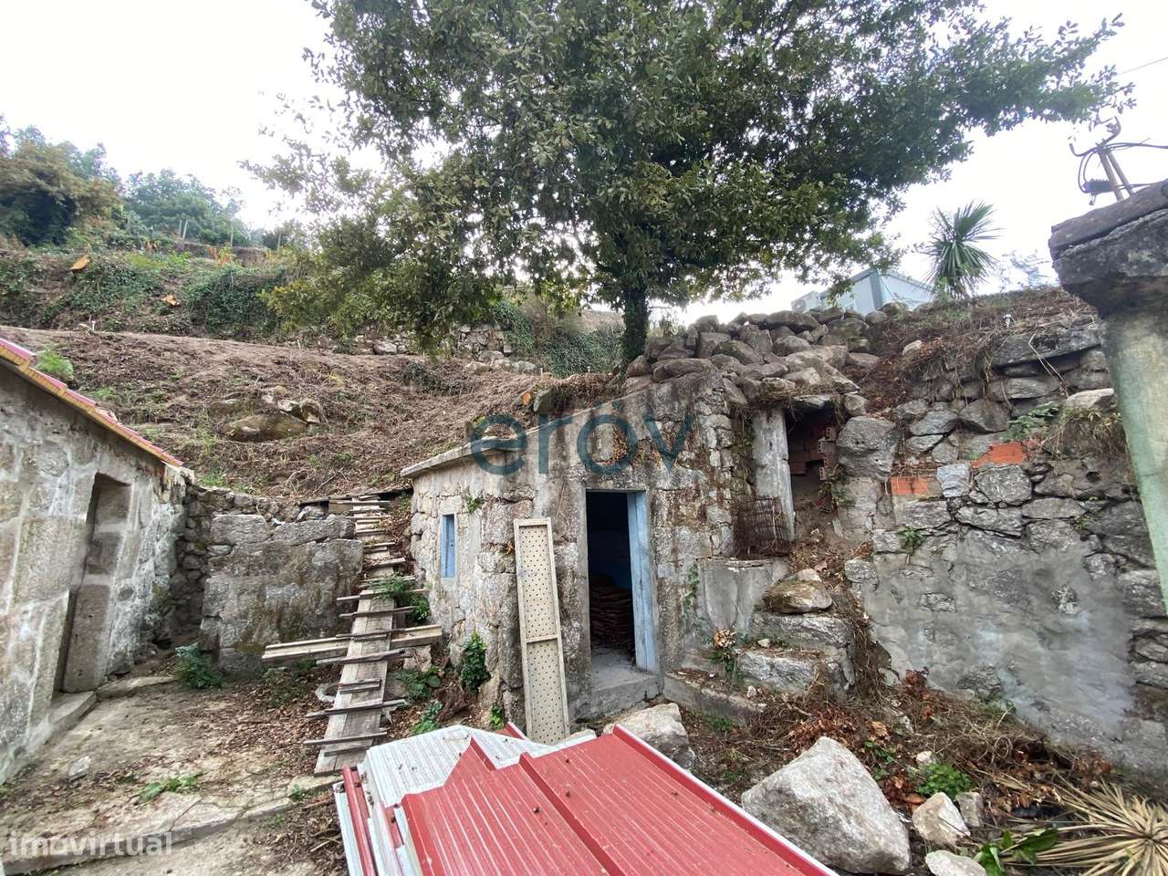 Moradia para Reabilitação com Terreno e Vista Panorâmica-10