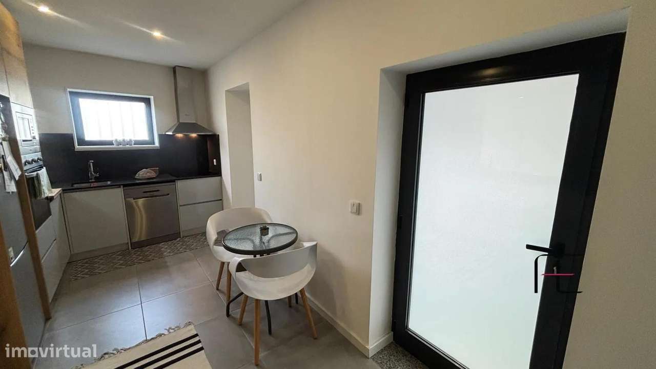 Moradia t2 com espaço exterior em Valbom-18