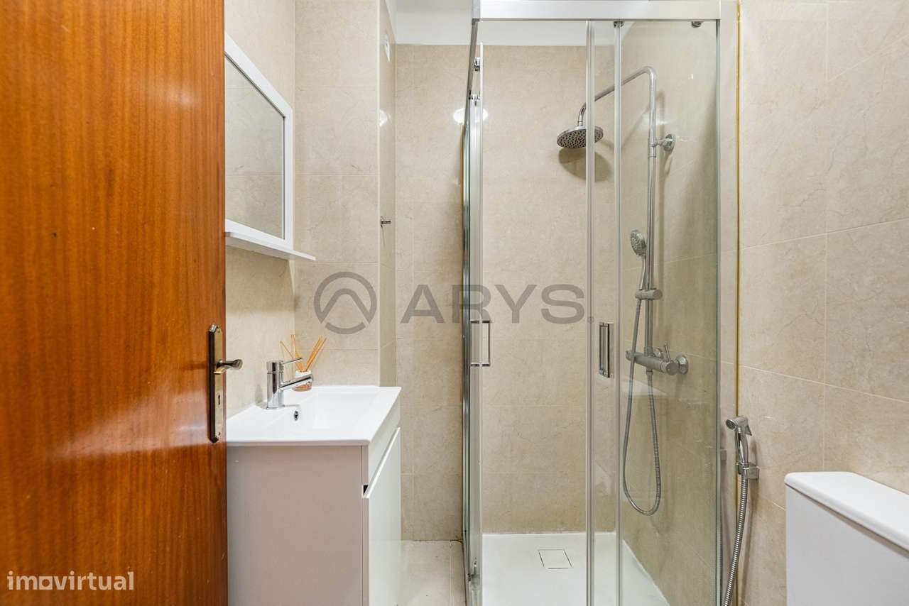 Apartamento T3 totalmente remodelado, com excelente exposição solar...-10