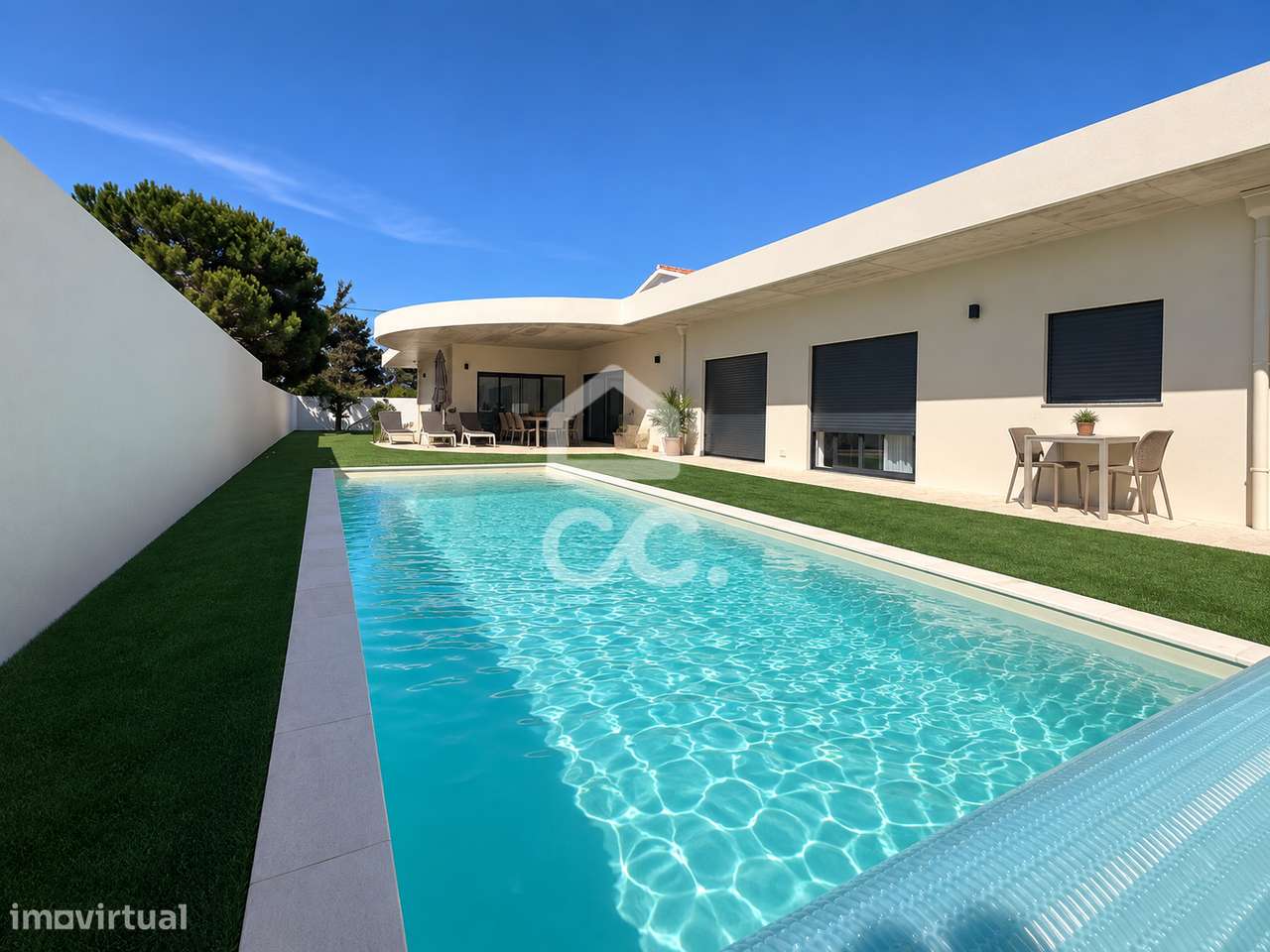 Moradia térrea moderna com piscina e excelentes áreas-23