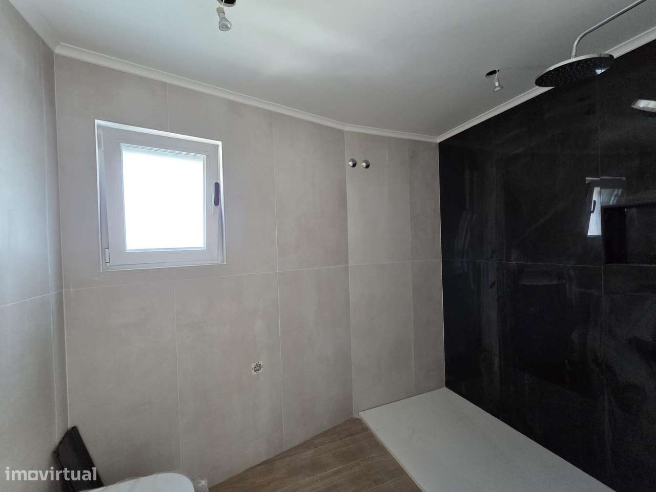 Moradia Térrea T2 totalmente remodelada e Equipada com Pátio-18