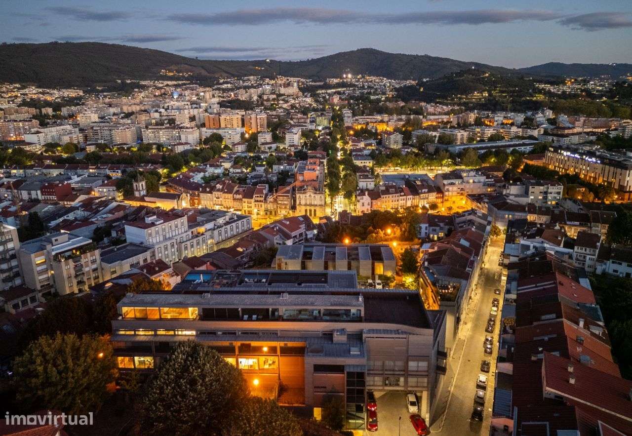 Penthouse Luxuosa com Piscina e Vistas 360º no Coração de Braga-6