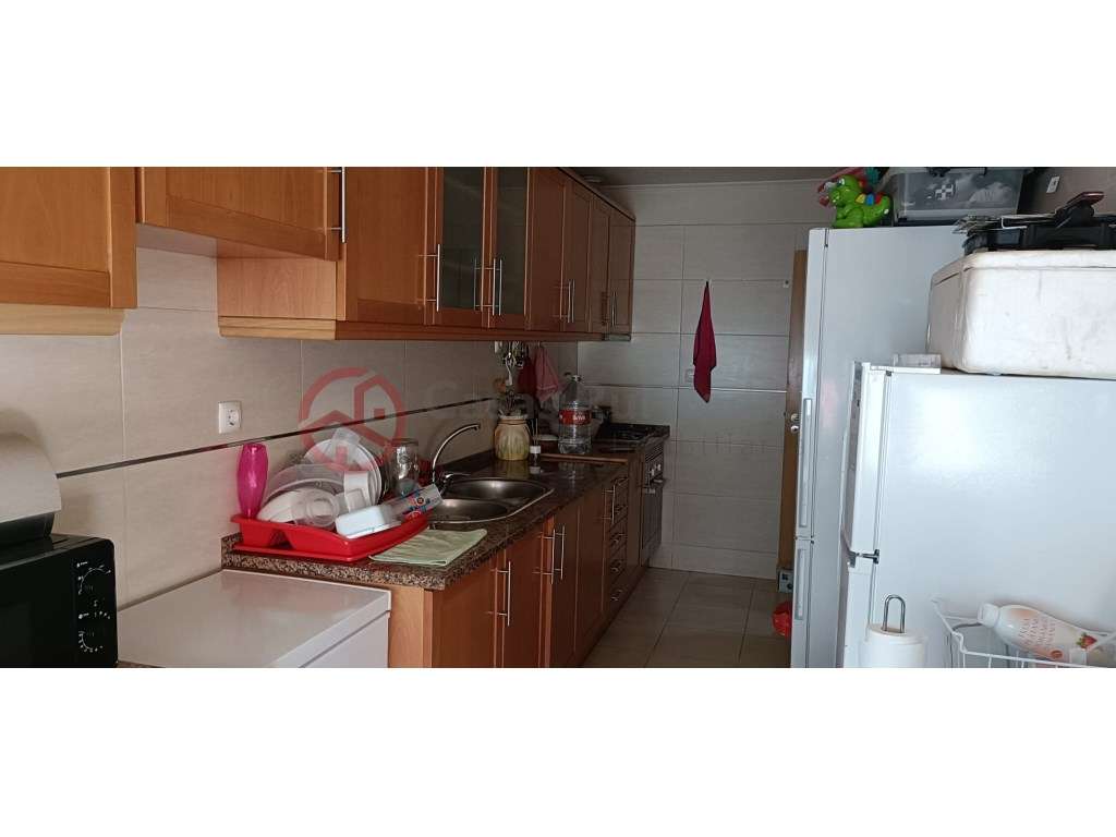 Excelente Apartamento T2 em Corroios-1