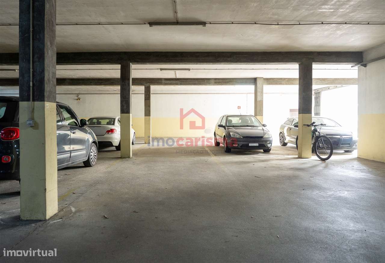 Apartamento T4 transformado em T3 no centro de Vila das Aves, Santo Ti-33