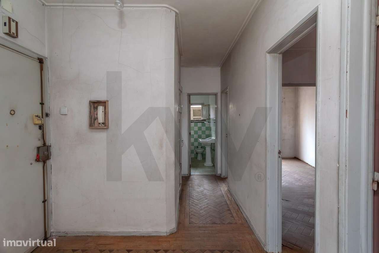 Apartamento T3 na Damaia, freguesia de Águas Livres com grande potenci - Grande imagem: 4/26