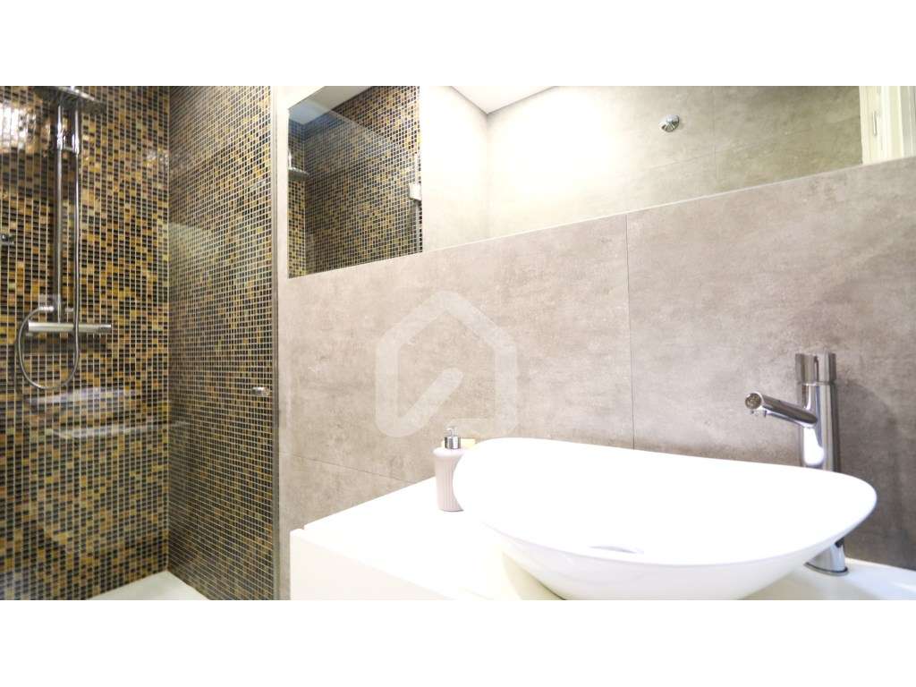 Moradia individual T4+1 com piscina, em Esmeriz-18