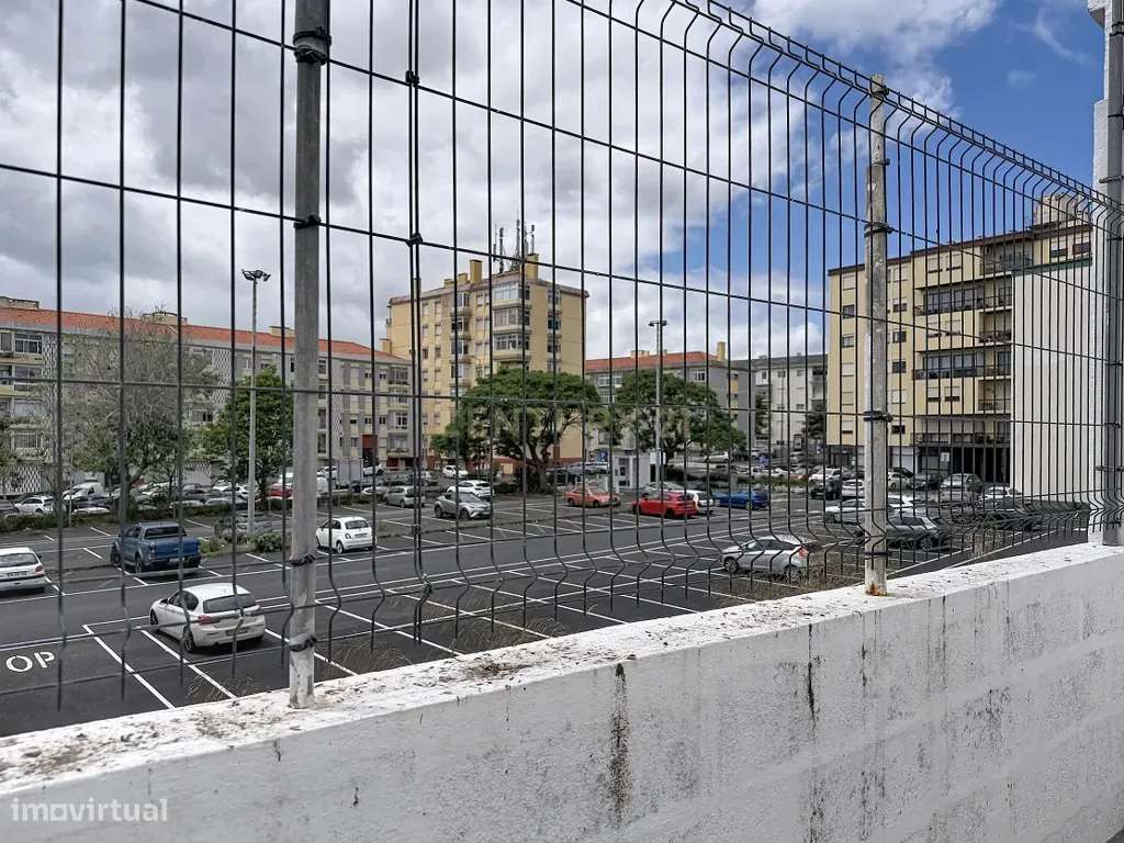 Moradia Geminada T2 no Centro de Ponta Delgada-19