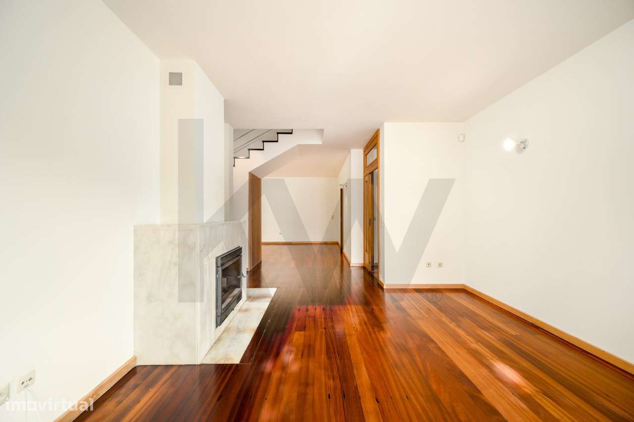 Moradia T5 com 2 suítes em zona residencial tranquila, a 2 minutos da - Grande imagem: 5/42