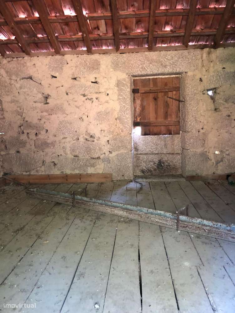 Excelente Quinta na Beira Alta com cerca de 2 Hectares-9