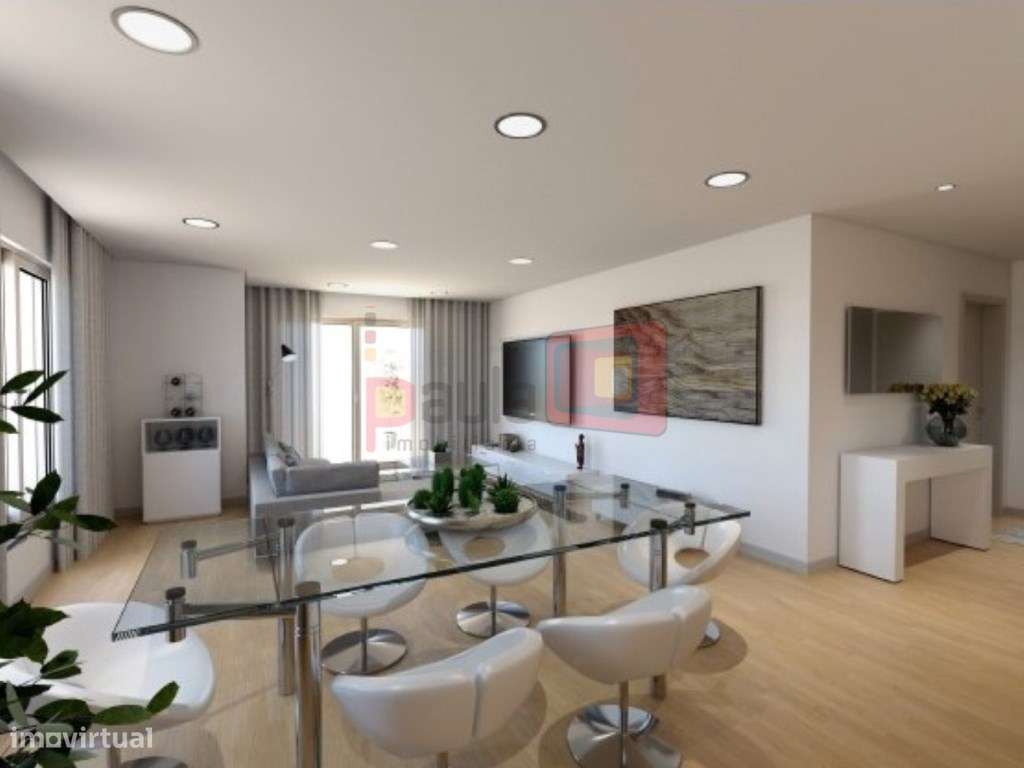 APARTAMENTO T4 DUPLEX NOVO - MONTIJO-1