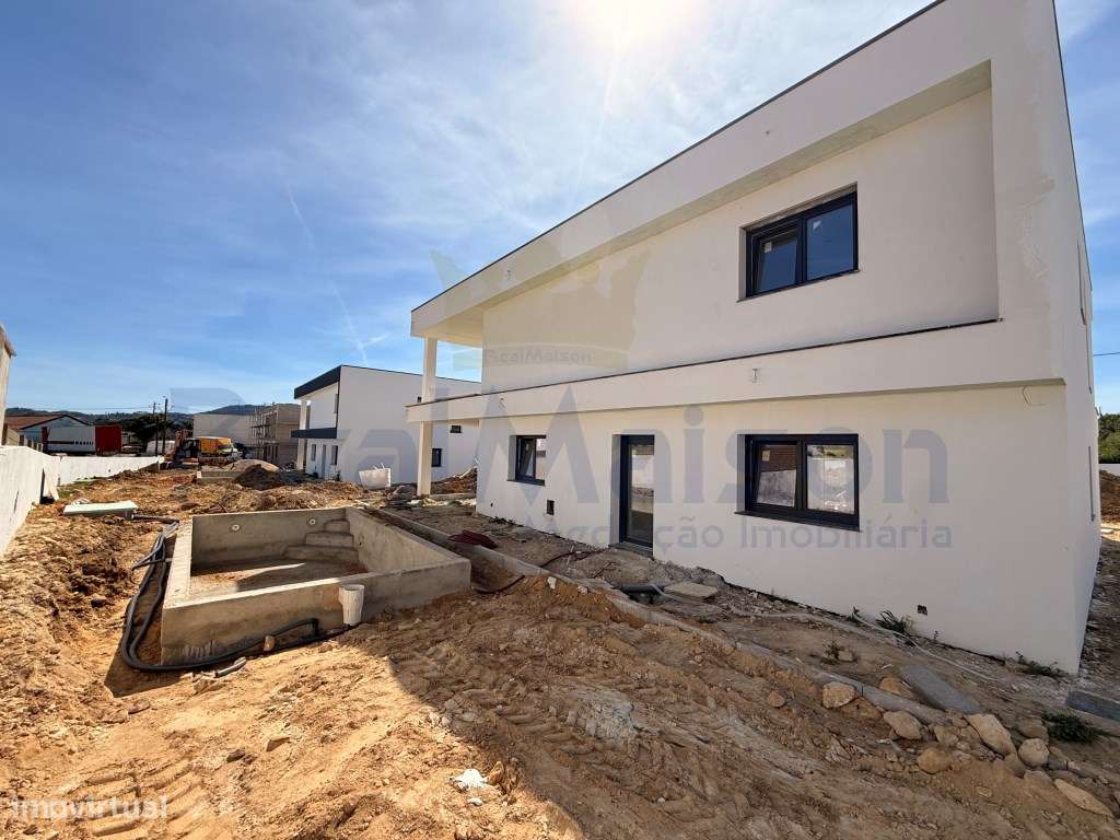 Moradia T4 - Nova Construção - Terrugem (Sintra)-1