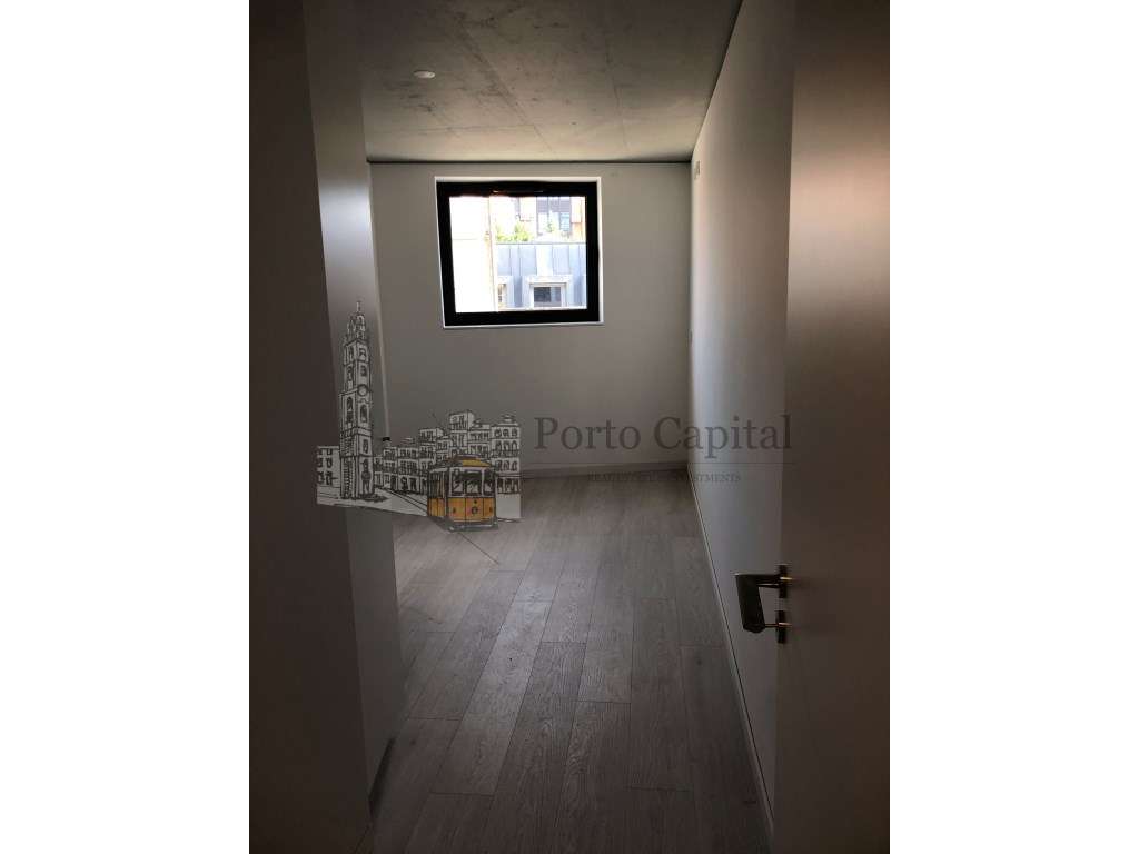 Arrenda-se apartamento T2 na cidade do Porto, perto de São Lázaro.
... - Grande imagem: 5/25