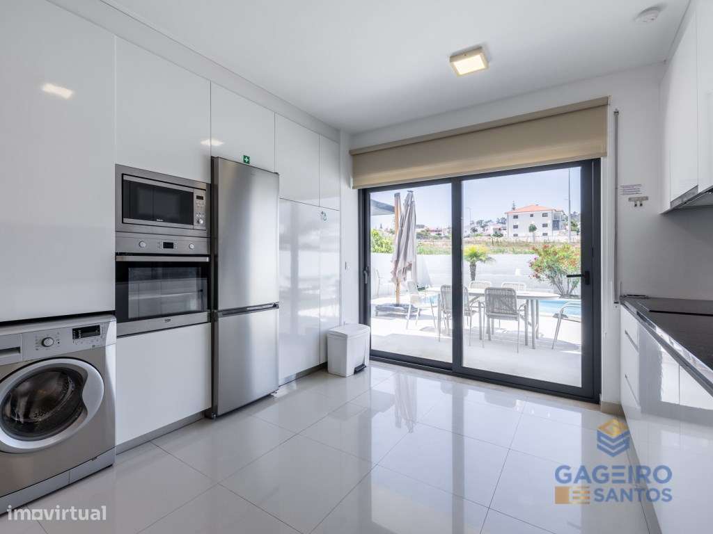 Moderna moradia T3 com piscina privativa-14