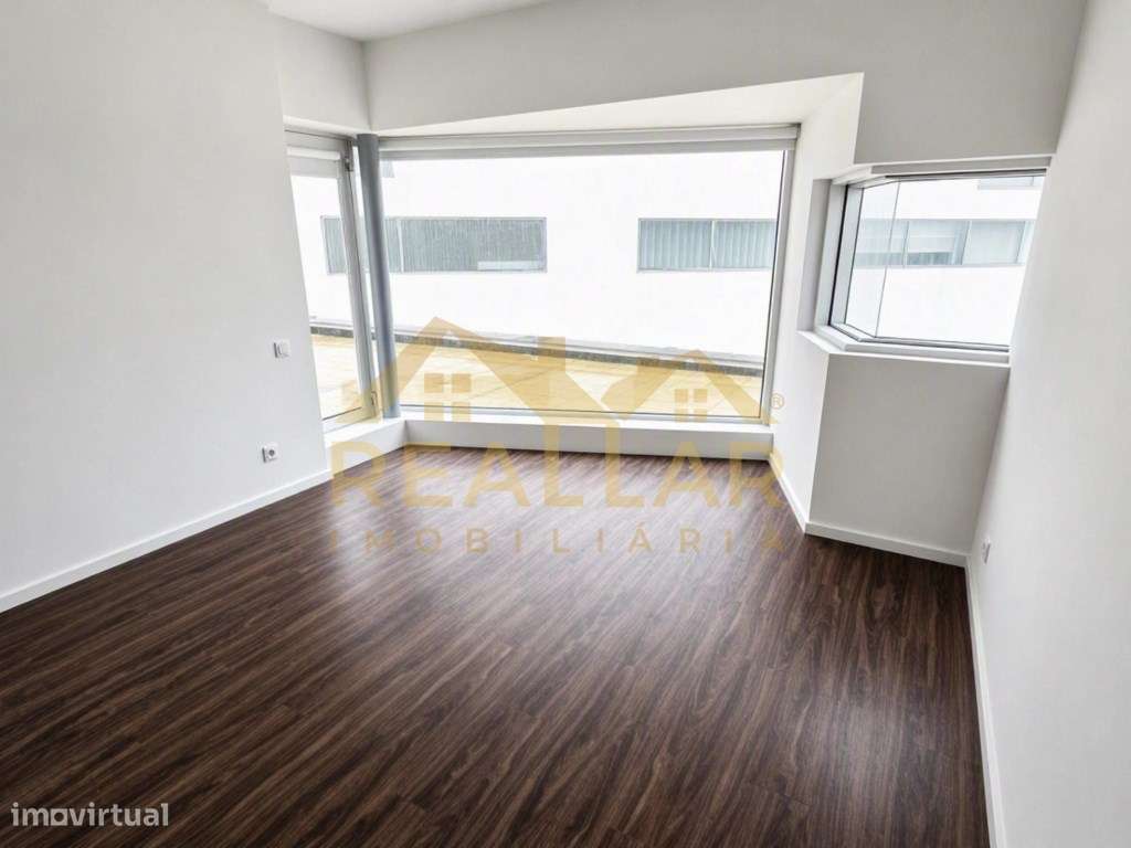 Apartamento T3 Renovado em Lordelo do Ouro - Porto-18